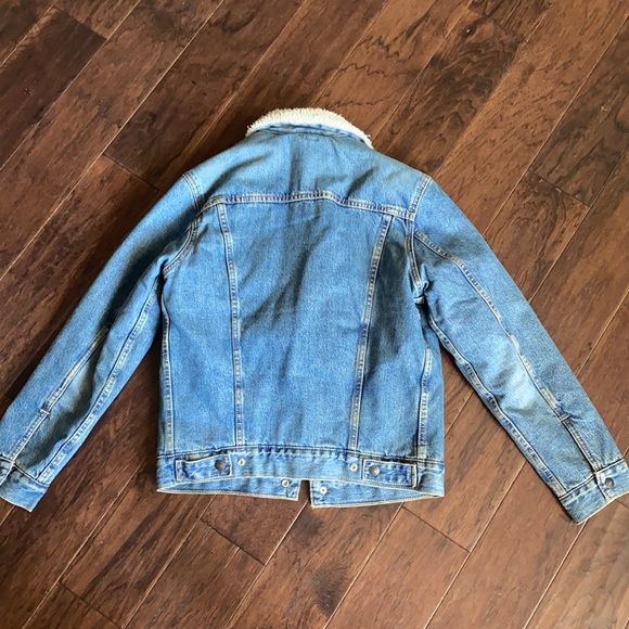 Levi’s men’s xs or women’s s sherpa lined trucker jacket - Picture 4 of 7